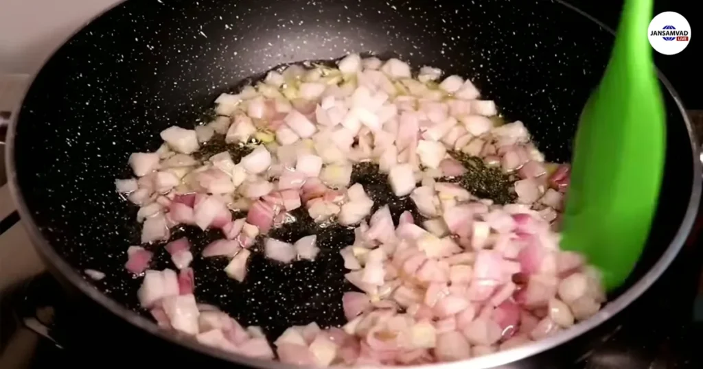 Kanda Poha Recipe in Hindi