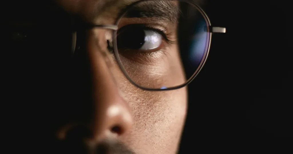 Itching in eyes due to specs